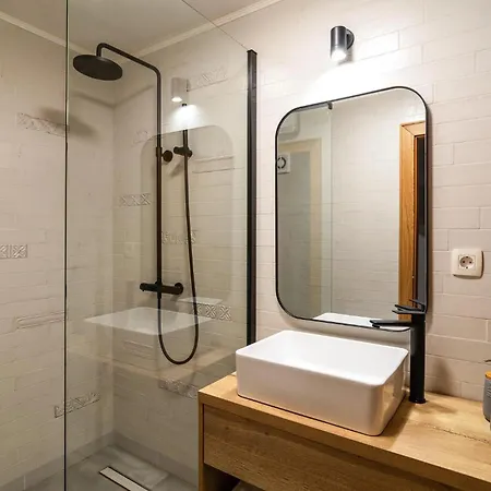 6 Bedroom Awesome In *