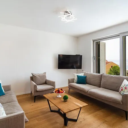 6 Bedroom Awesome In *