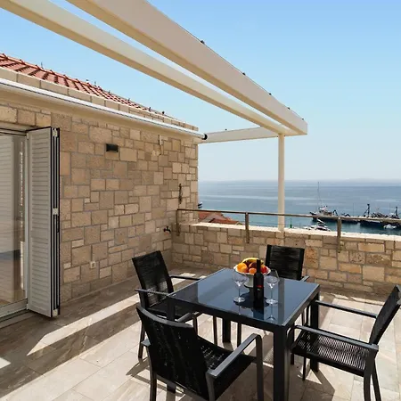 6 Bedroom Awesome In