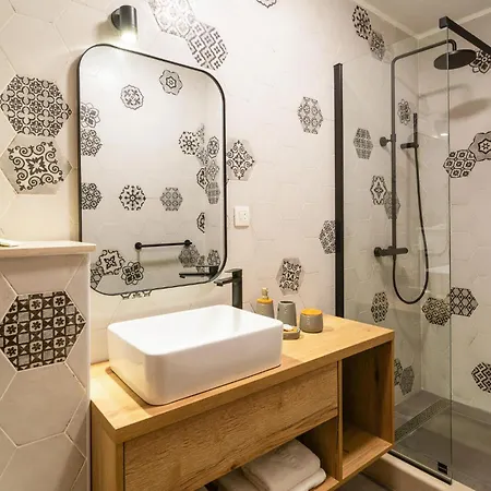 6 Bedroom Awesome In *