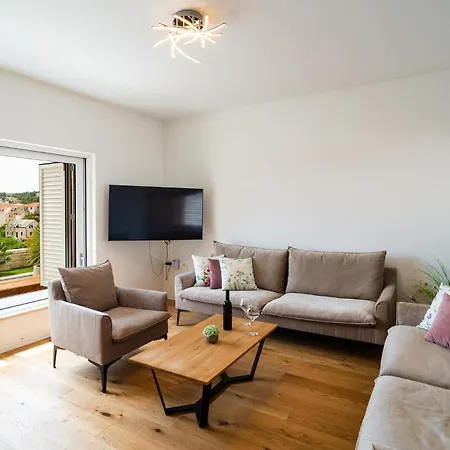 Сasa de vacaciones 6 Bedroom Awesome In *