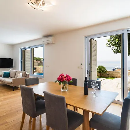 Сasa de vacaciones 6 Bedroom Awesome In *