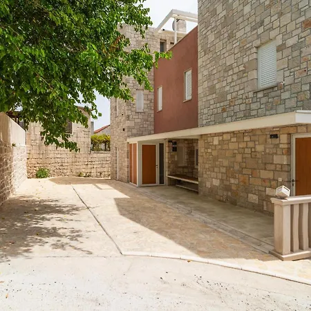 6 Bedroom Awesome In * Sumartin