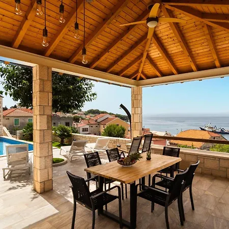 Сasa de vacaciones 6 Bedroom Awesome In Sumartin