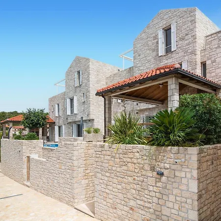 Сasa de vacaciones 6 Bedroom Awesome In *