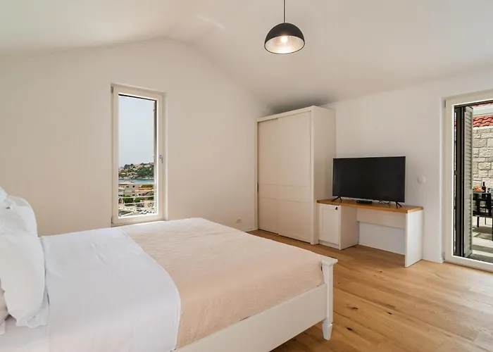 6 Bedroom Awesome In Sumartin