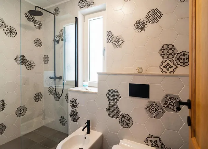 6 Bedroom Awesome In Sumartin