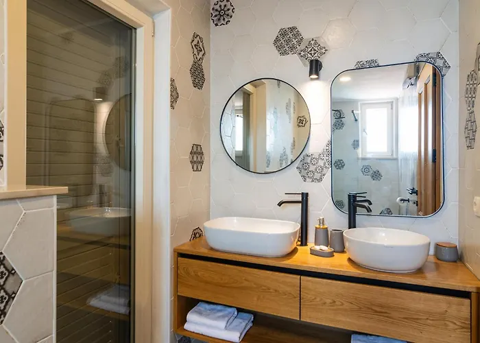 6 Bedroom Awesome In Feriehus