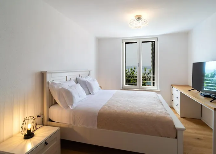 6 Bedroom Awesome In Feriehus *