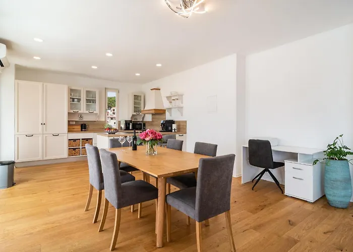 Feriehus 6 Bedroom Awesome In Sumartin