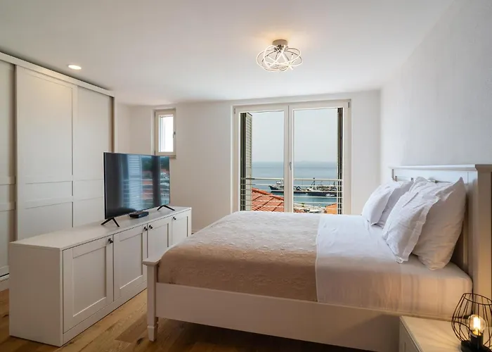 6 Bedroom Awesome In Feriehus *