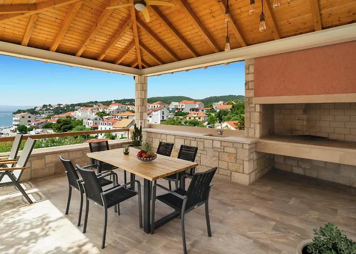 6 Bedroom Awesome In Sumartin