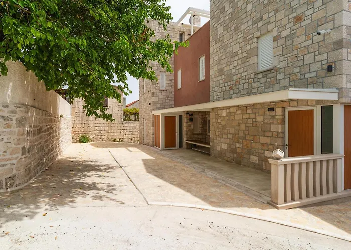 6 Bedroom Awesome In * Sumartin